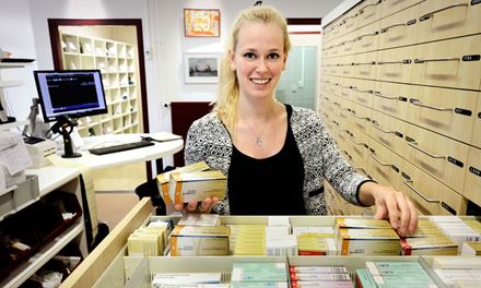 Kimberly van Oeffel loopt stage als apothekersassistent 